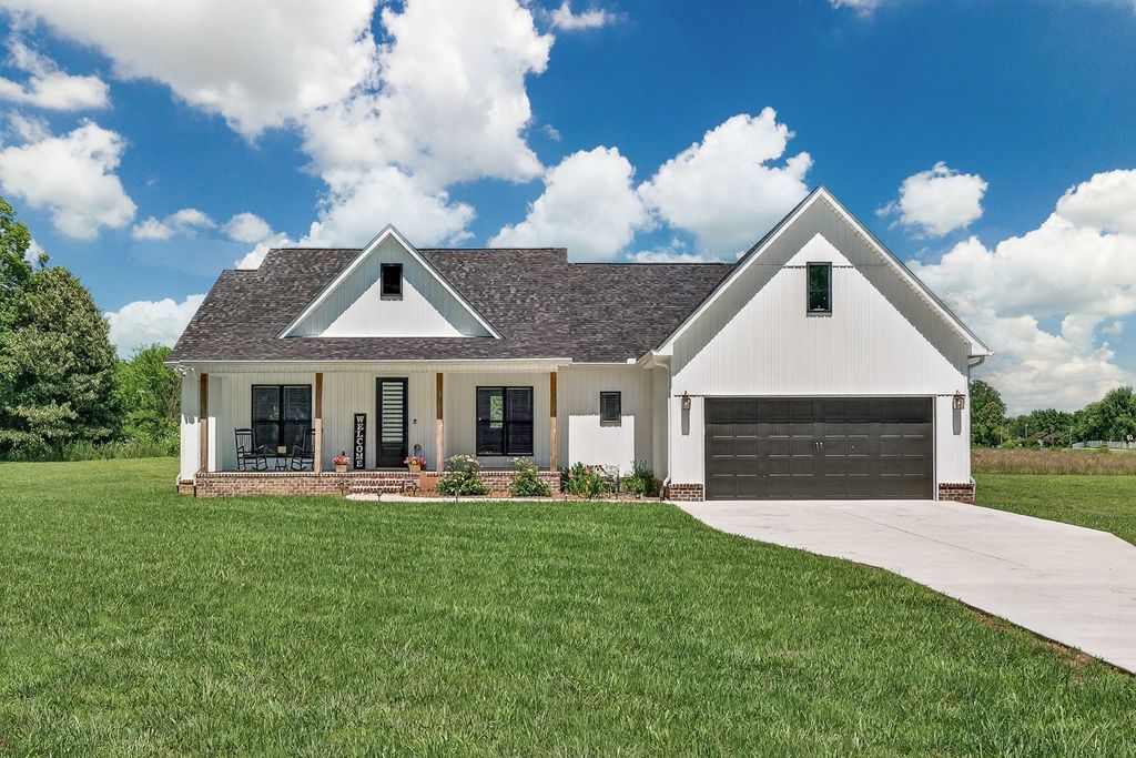 9 Town Rd, Fayetteville
