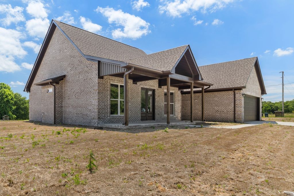 373 Old Power House Road, Lawrenceburg