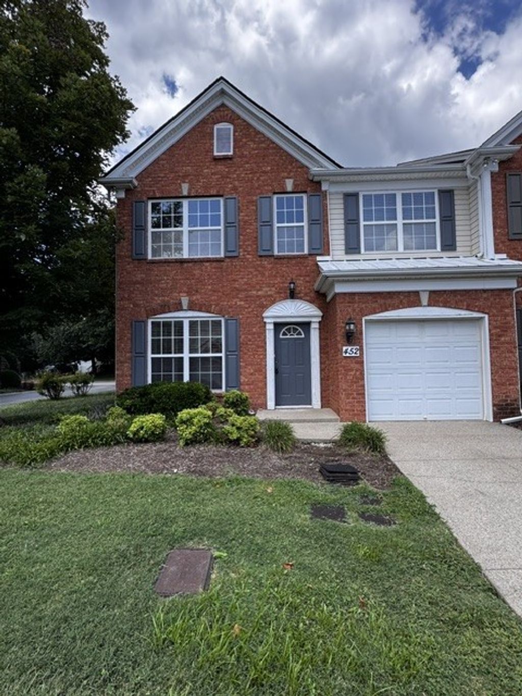 452 Old Towne Dr, Brentwood