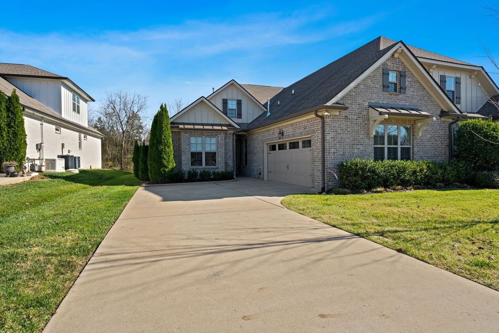 2279 Seven Points Cir, Hermitage