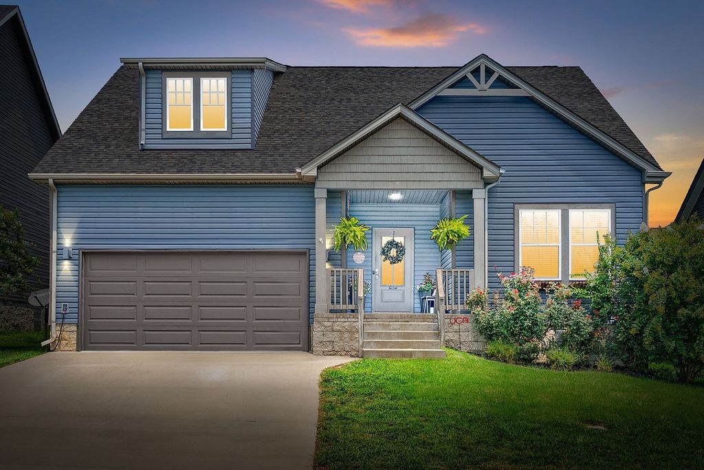 206 Eagles Talon Ct, Clarksville