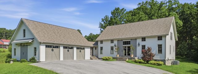 712 Highway 48 S, Dickson