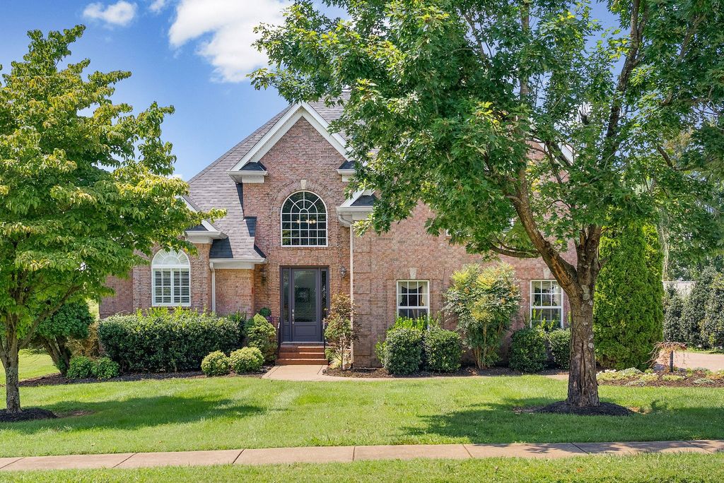 997 Grassland Chase Dr, Gallatin