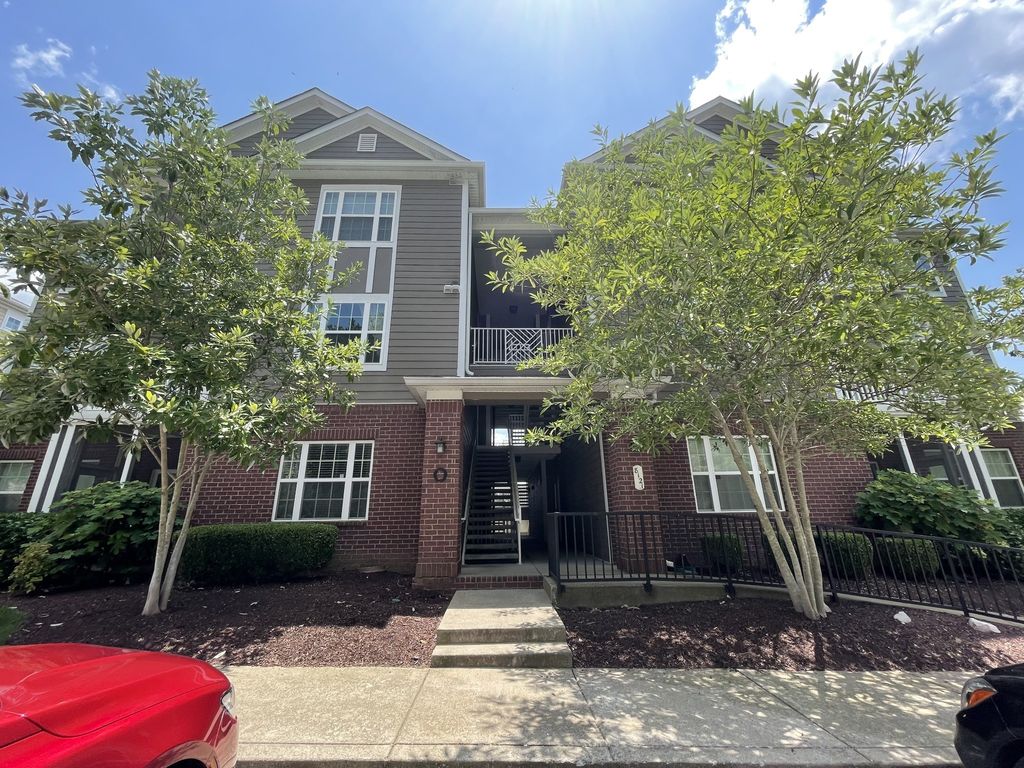 8121 Lenox Creekside Drive O-13, Antioch