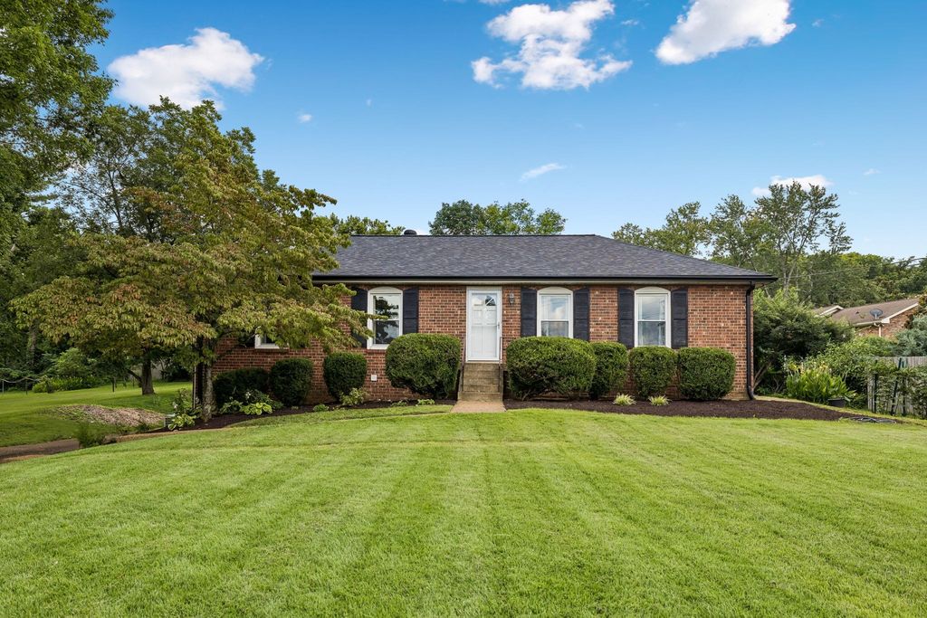 569 Mcmurray Dr, Nashville