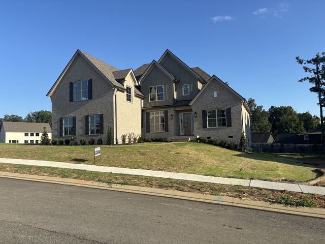 100 Kirkwall Court, Hendersonville