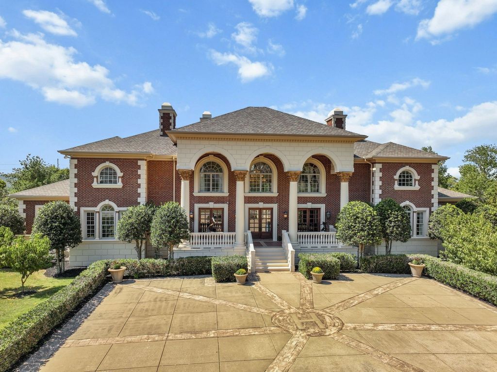 109 Woodward Hills Pl, Brentwood