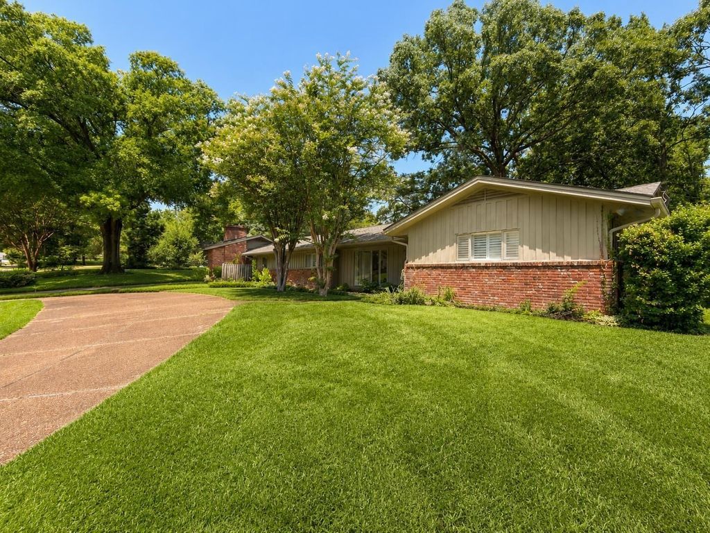 5680 N Angela Rd, Memphis