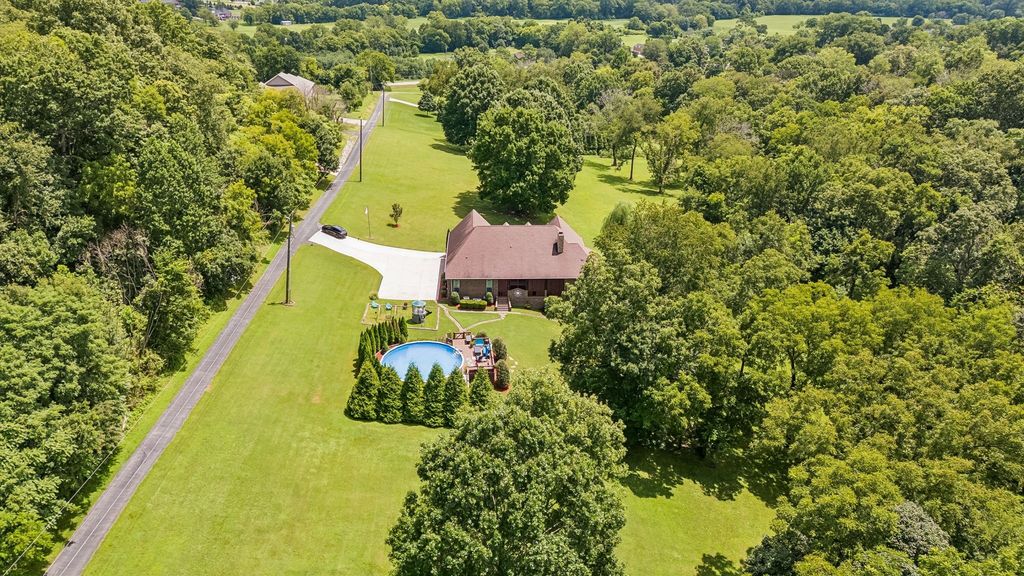 2315 New Hope Rd, Hendersonville