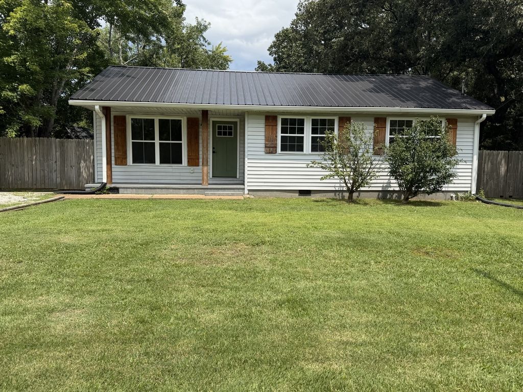 15 Forrest Ave, Hohenwald