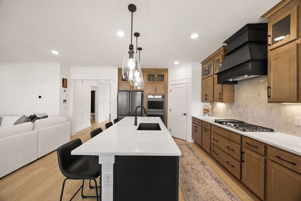 7308 Dutch River Cir, Fairview