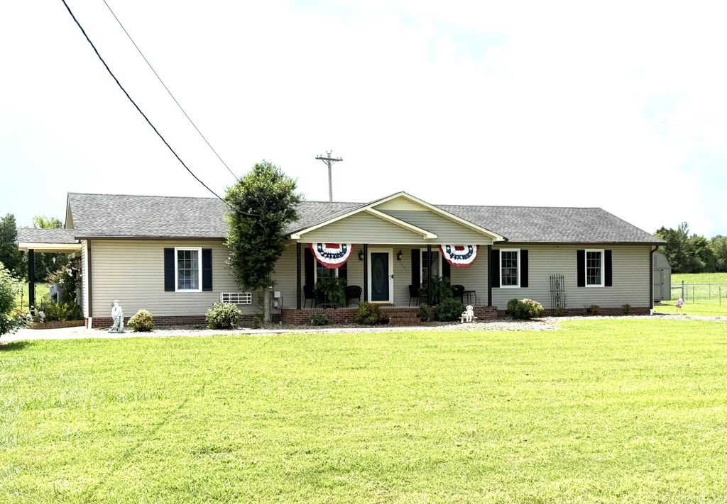 1305 Horseshoe Dr, Lewisburg