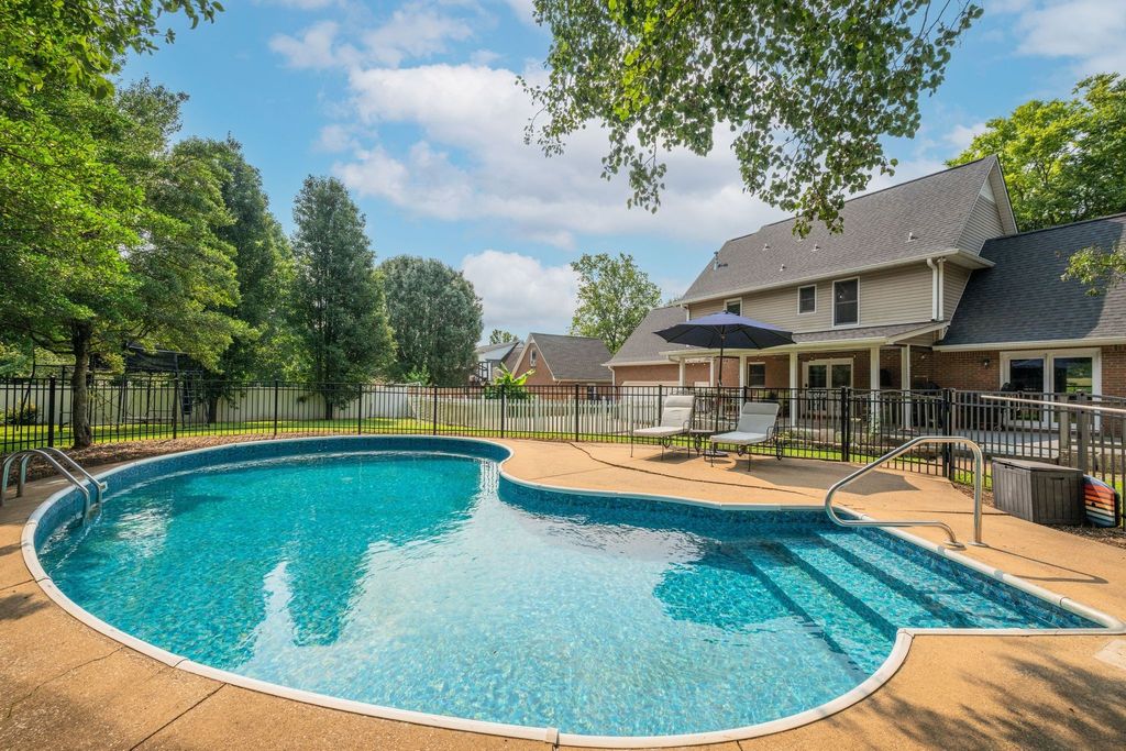 411 Sunnyside Ln, Columbia