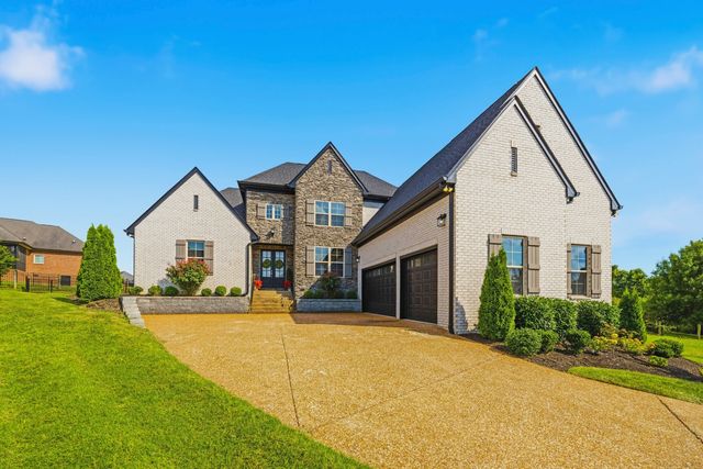 2022 Eagle View Rd, Hendersonville