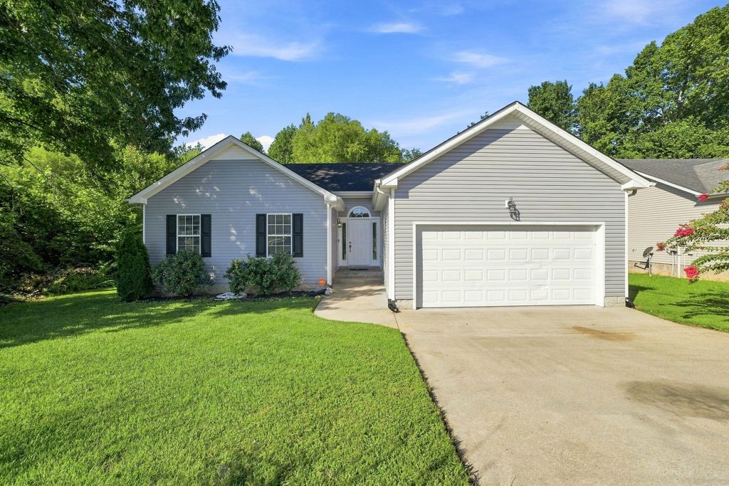 1672 Parkside Dr, Clarksville