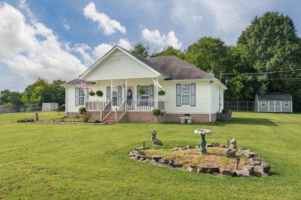 41 Volunteer Rd, Petersburg