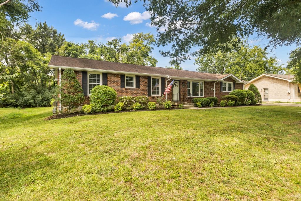 203 Southburn Dr, Hendersonville
