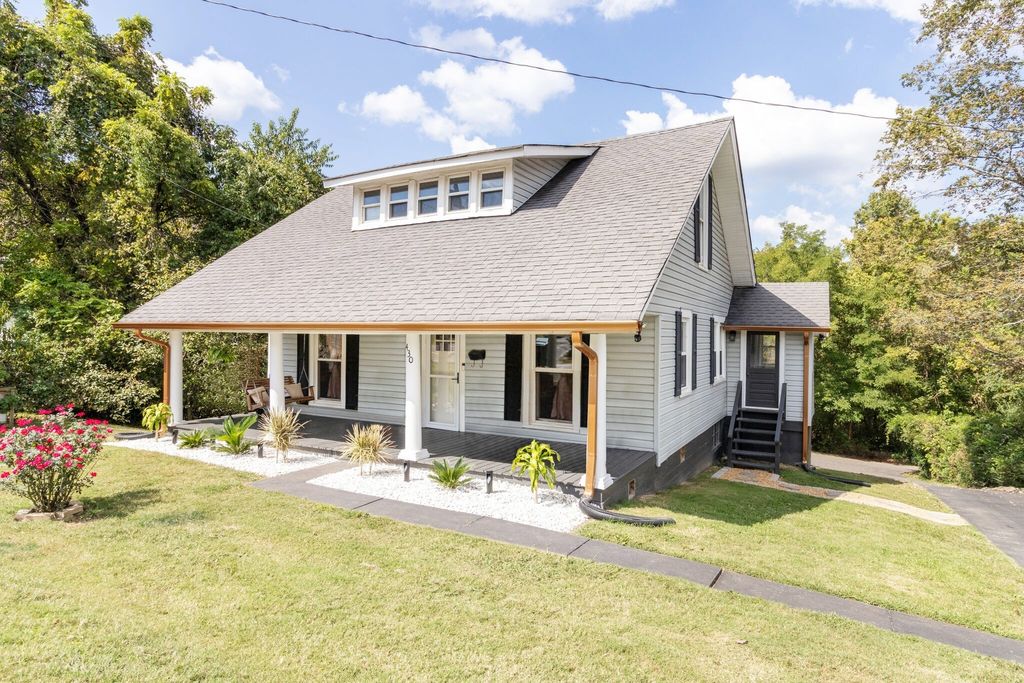 430 Center Ave, Dickson