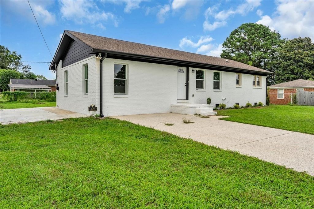 330 Lagoon Dr, McMinnville