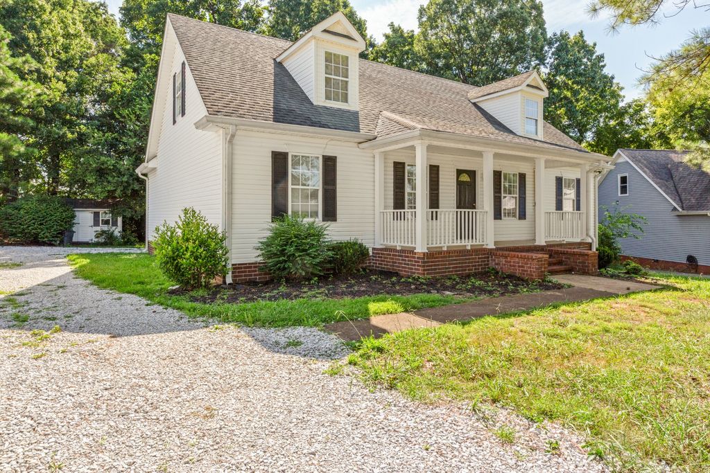 2923 Sams Ct, Spring Hill
