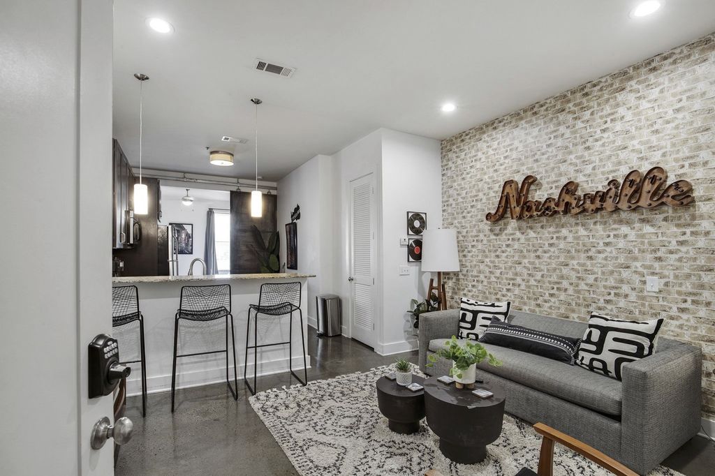 210 30th Ave N 202, Nashville
