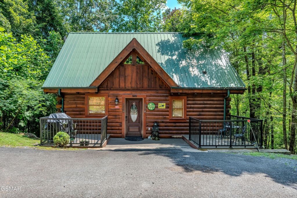 2502 N School House Gap Road, Sevierville