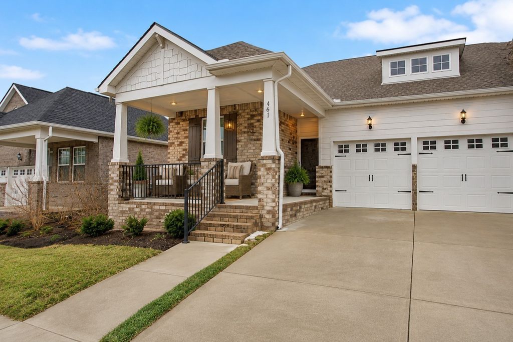 461 Golden Meadow Ln, Hendersonville