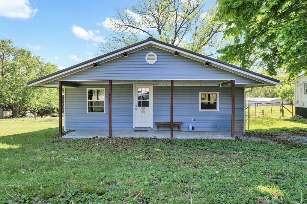 114 Chapel Avenue, Sweetwater