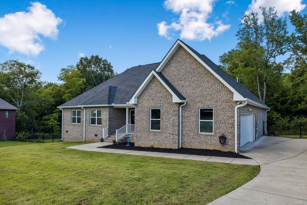 400 Mockingbird Ln, Hartsville