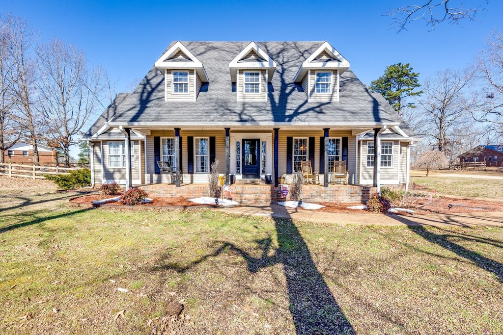 831 Columbia Hwy, Hohenwald