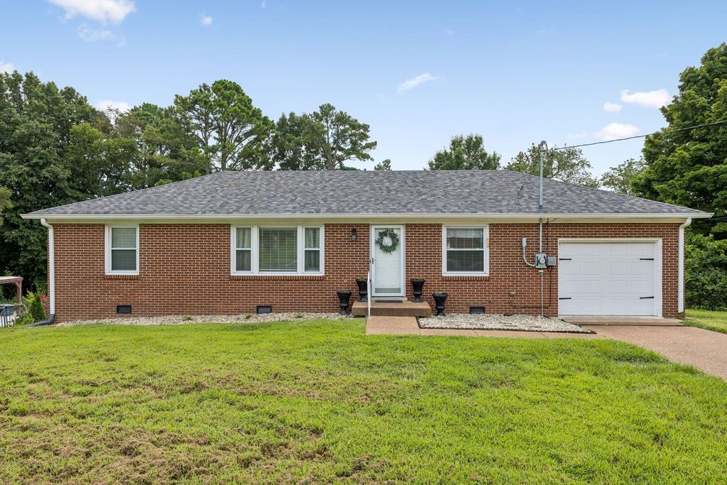 103 Oak Dr, Columbia