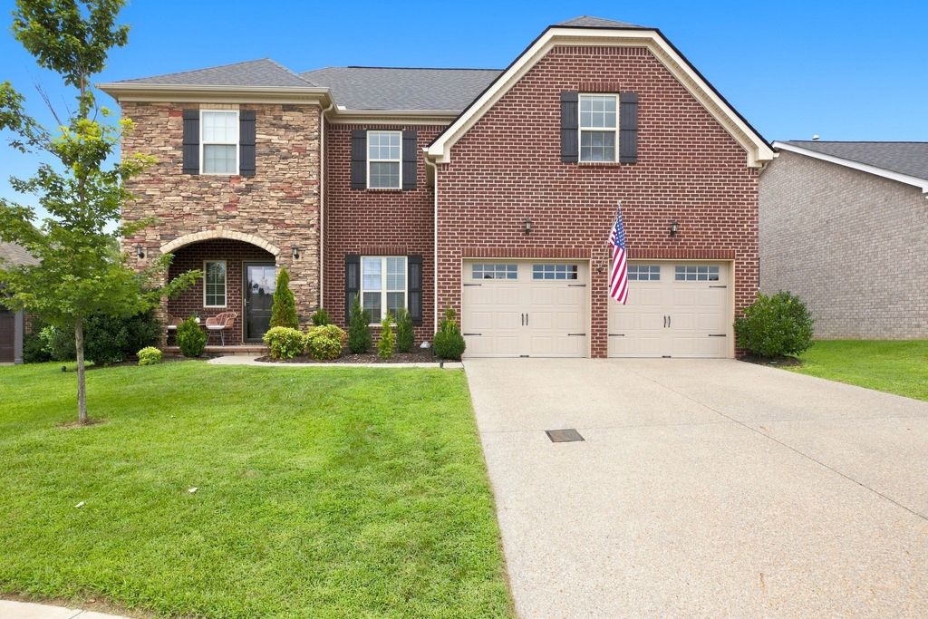 1637 Summit Rdg, Lebanon