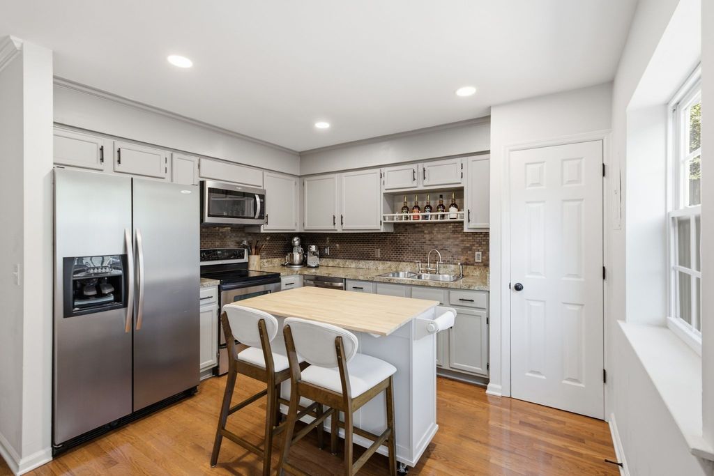 200 N Royal Oaks Blvd C1, Franklin
