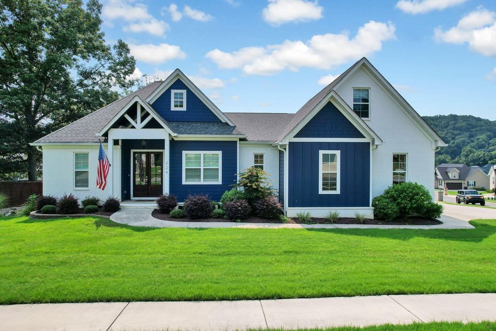 229 Eagle Creek Road Nw, Cleveland