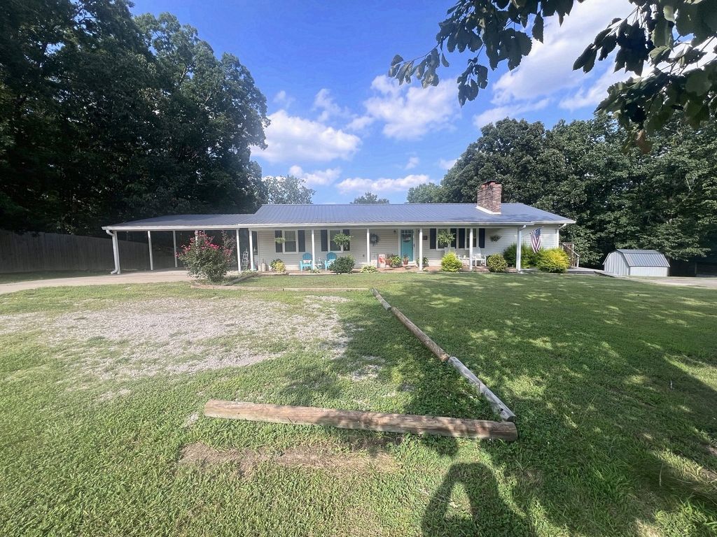 242 Graham Dr, Linden