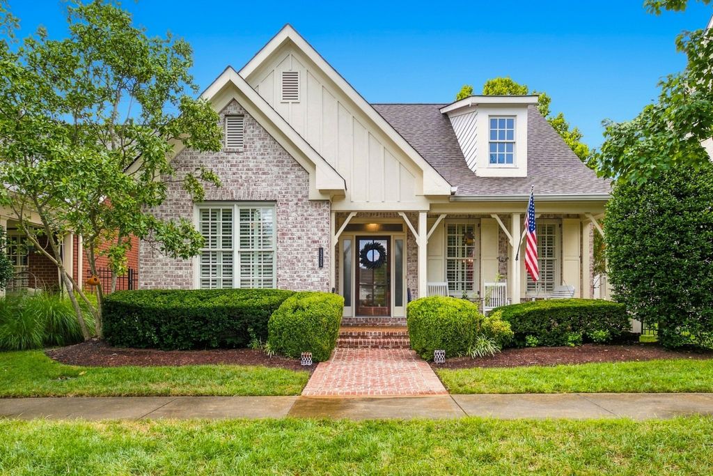1325 Barkleigh Ln, Franklin