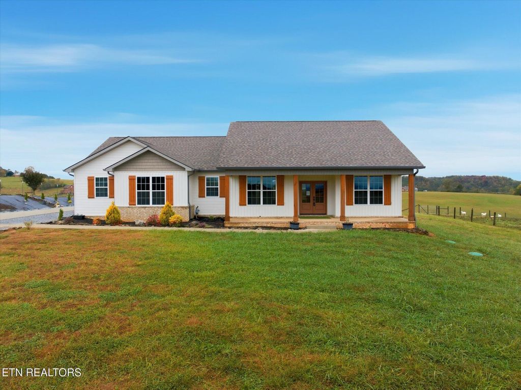 758 Lakeside Rd, Madisonville