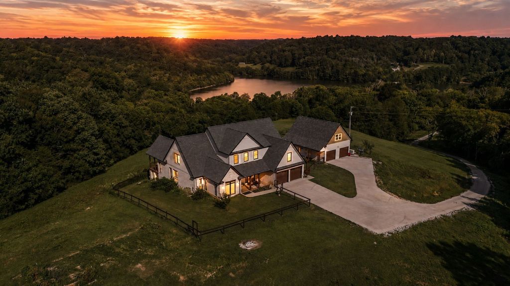 187 Harrison Ln, Manchester