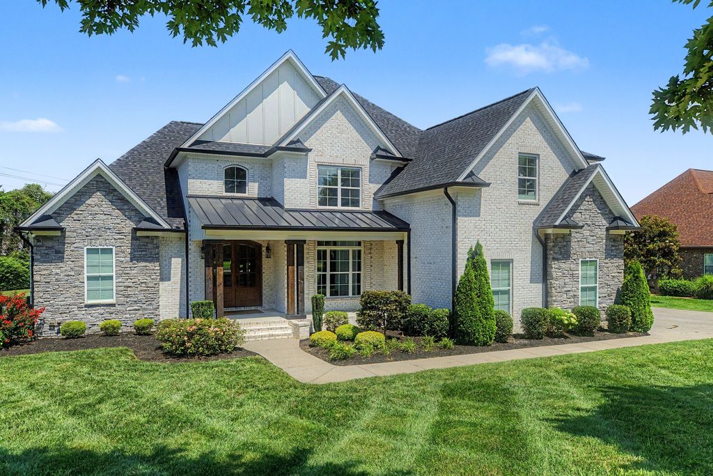 701 Farmington Dr, Lebanon