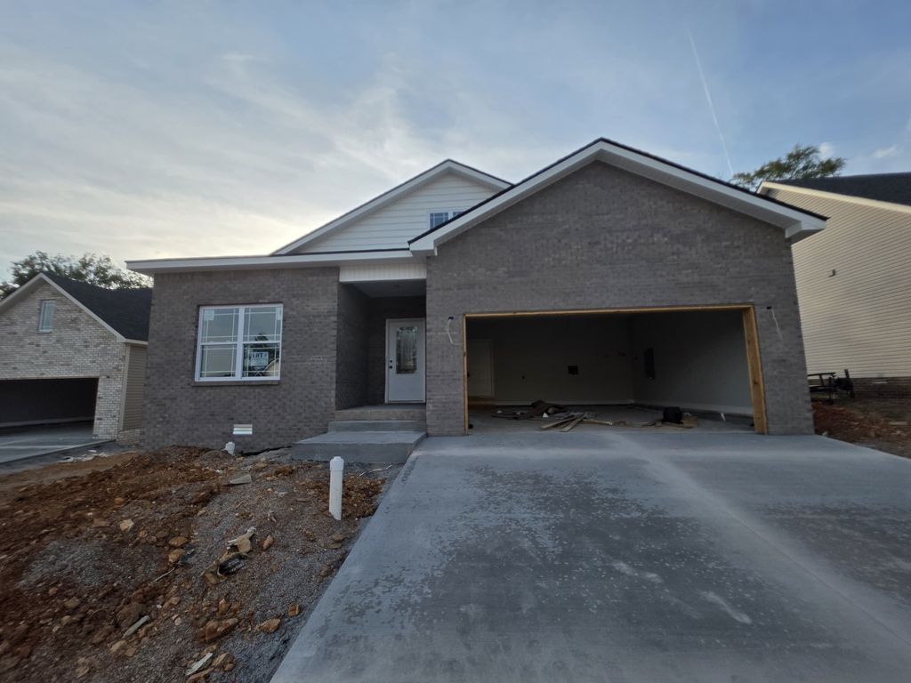 492 S Halifax Ct, Clarksville