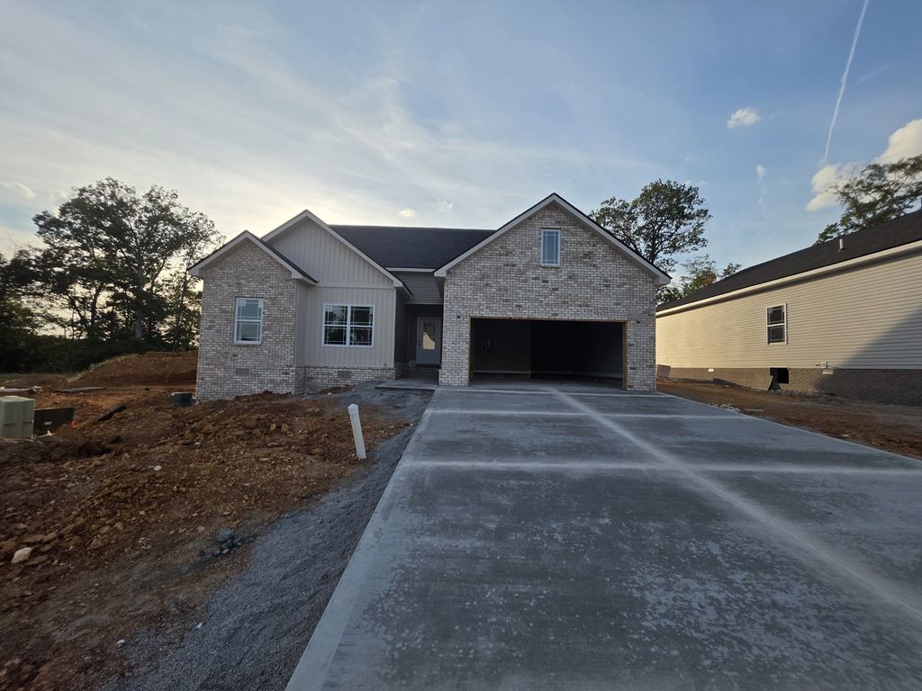 488 S Halifax Ct, Clarksville