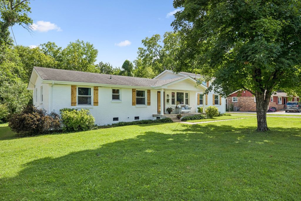 110 Donna Drive, Hendersonville