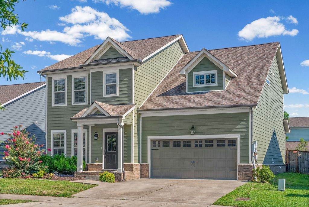 84 Nokes Dr, Hendersonville