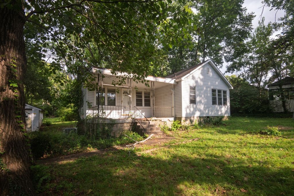 143 Hillcrest Dr, Madison