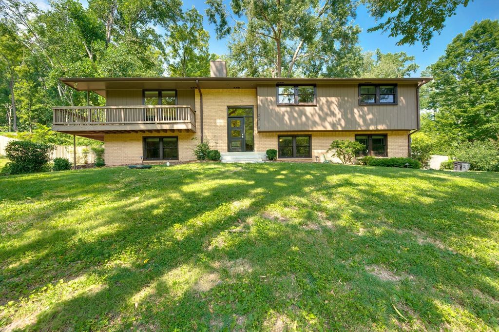 2010 Sunny Side Dr, Brentwood