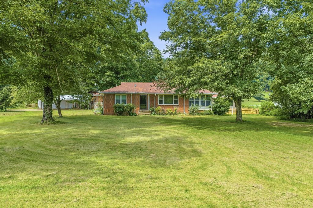 42 Depriest Bend Dr, Lobelville