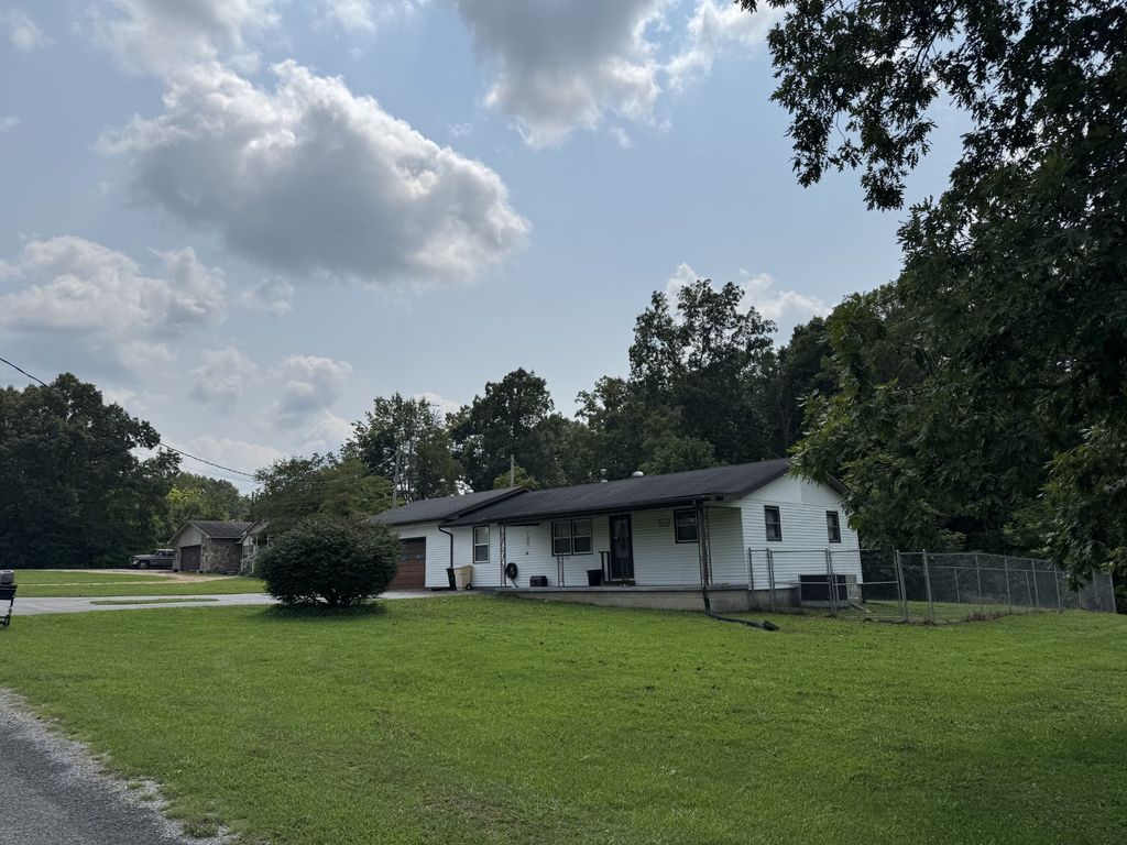 65 Carey Rd, Crossville