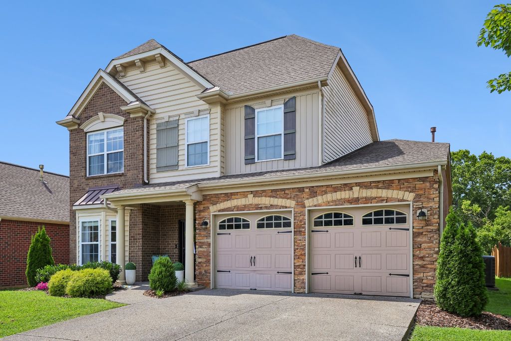 257 Meandering Dr, Lebanon