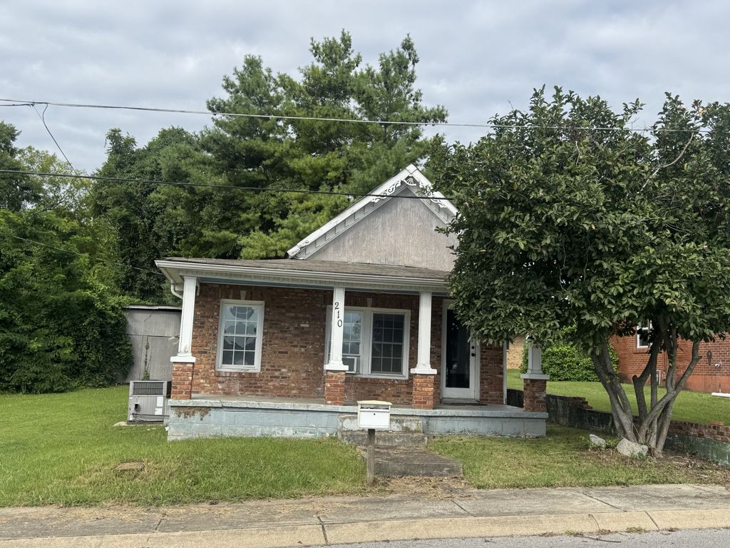210 S Foster Ave, Gallatin