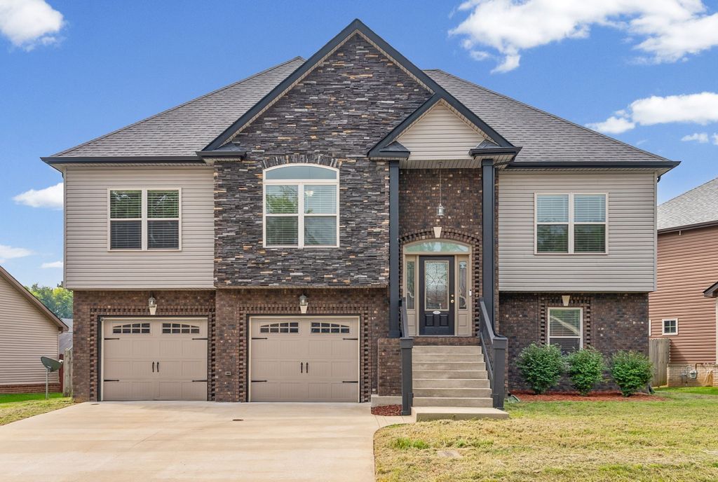 1283 Golden Eagle Way, Clarksville